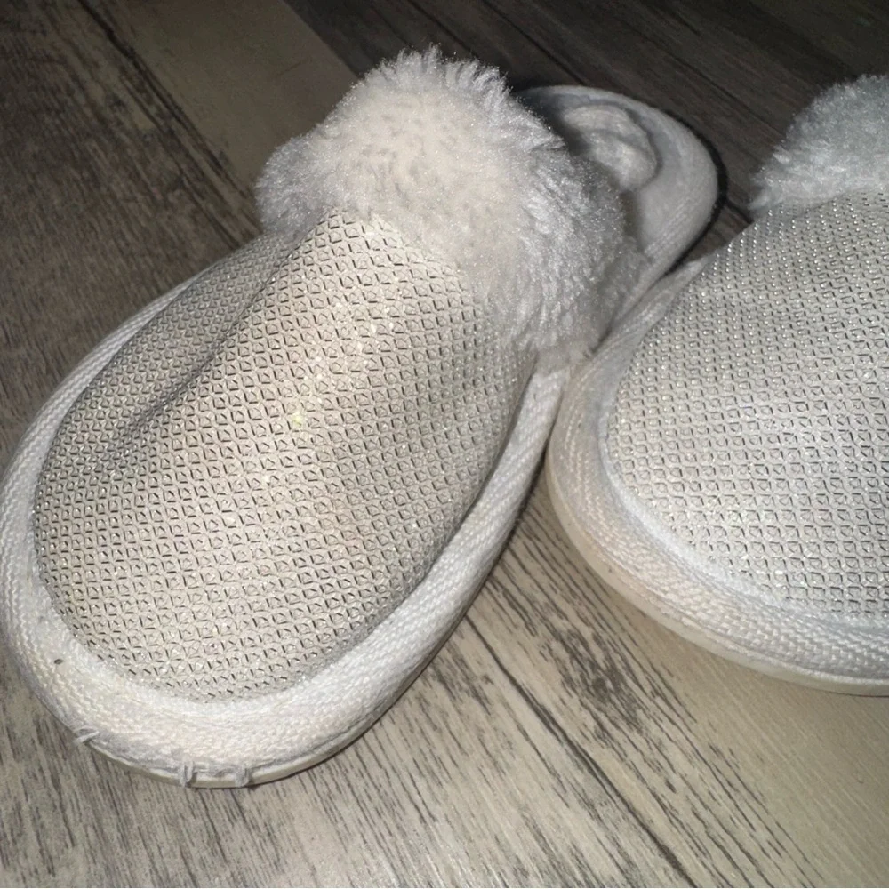 ☀️6/$20☀️ Kids' Cozy Ivory Shimmer Slippers